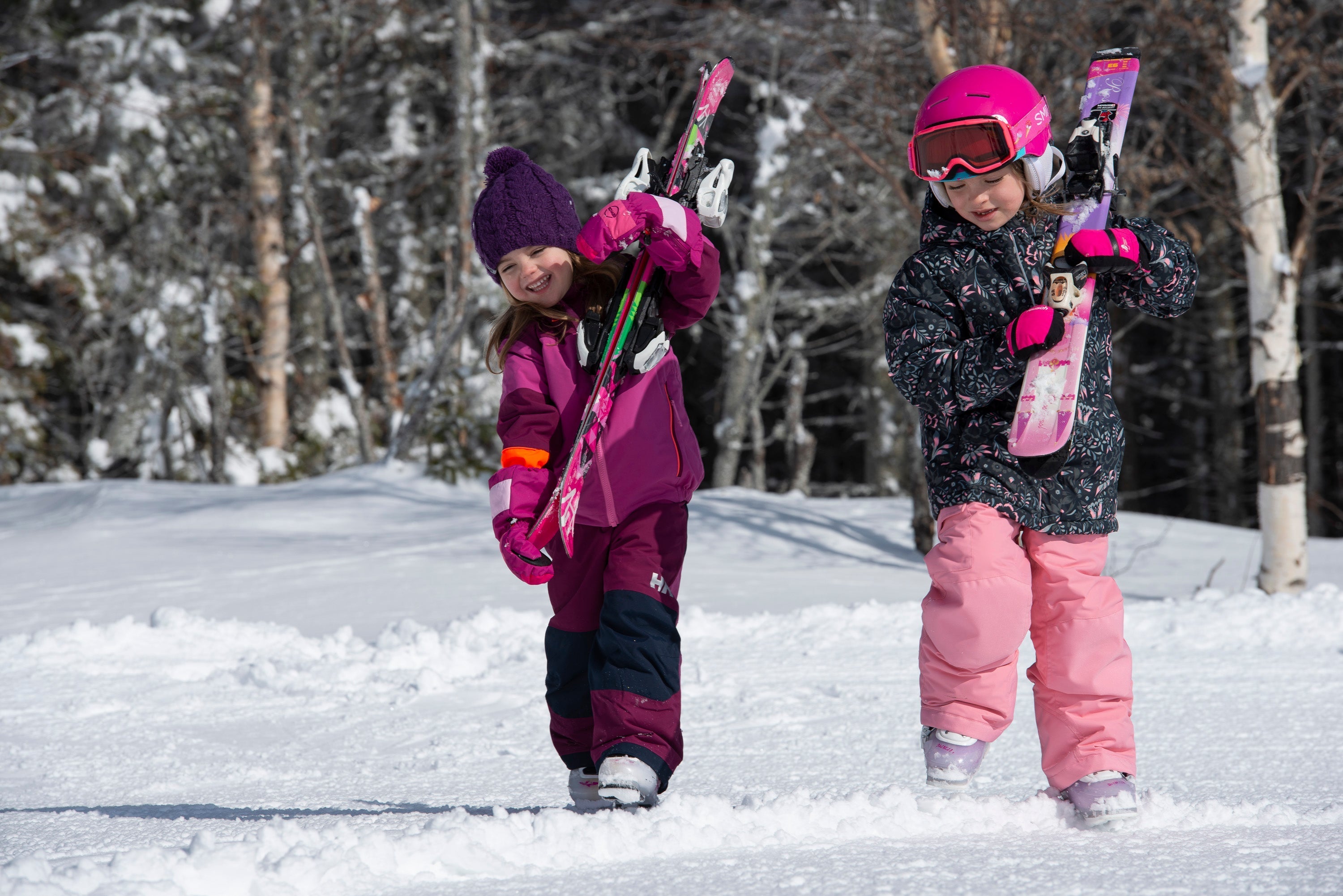 Skis anciens pour enfants et bâtons en bambou Nr. 2 (restaurés Skis anciens pour enfants et bâtons en bambou Nr. 2 (restaurés