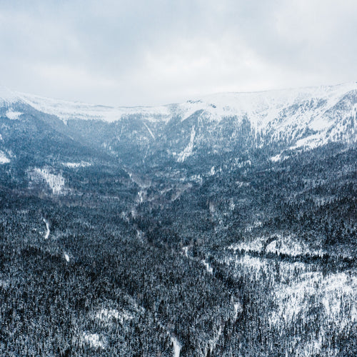 Vue du ciel du Mont Lyall. Photo par Dylan Page / FQME