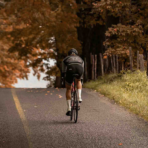 Comment s’habiller en vélo de route pour l’automne?