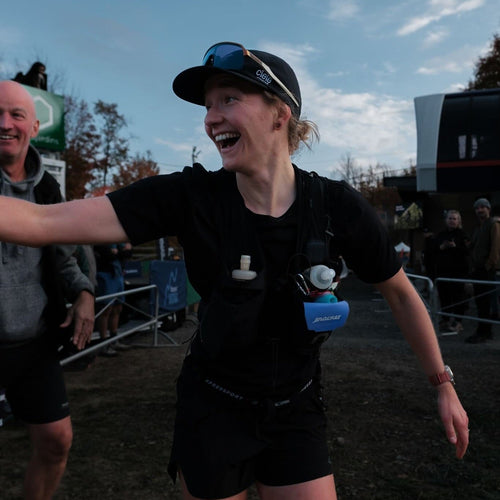 Fanny Girardin, ambassadrice Oberson, en course de trail lors d'une compétition