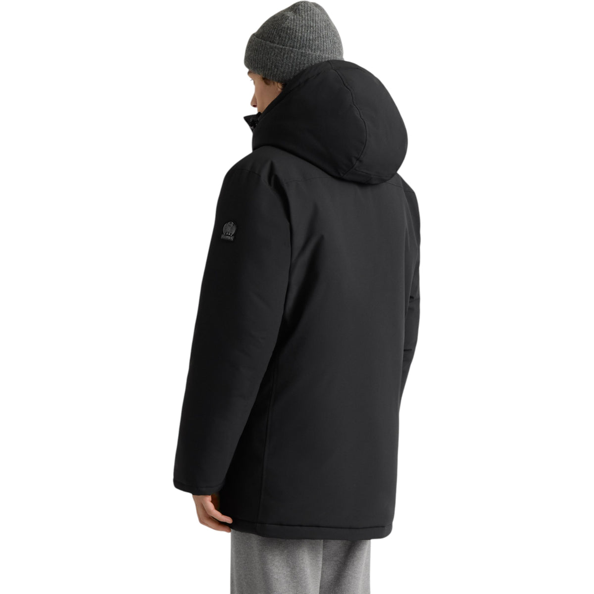 Kanuk Noir.001 L